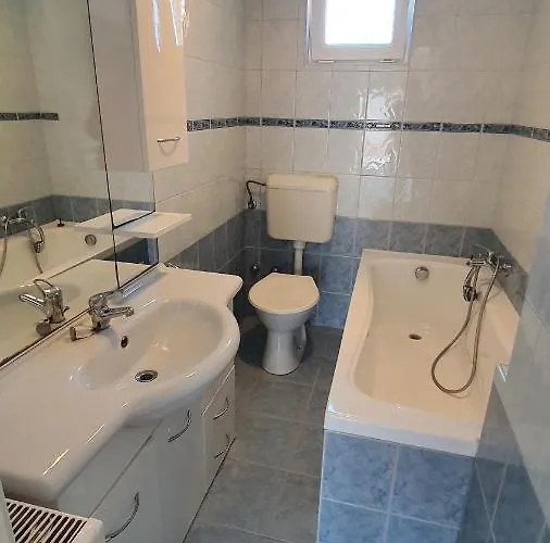 Kiss Apartmanhaz شيوفوك